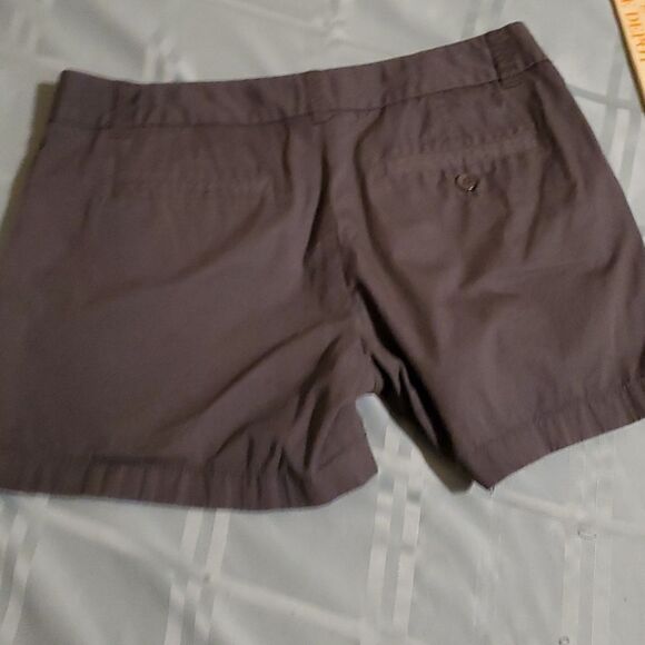 J CREW WOMAN CHINOVBROKEN -IN SHORTS GRAY - Picture 5 of 6